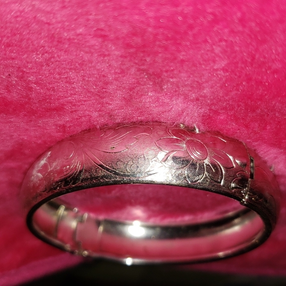 .925 Sterling Silver Bracelet with Floral Vine Engraving Details - Picture 5 of 17